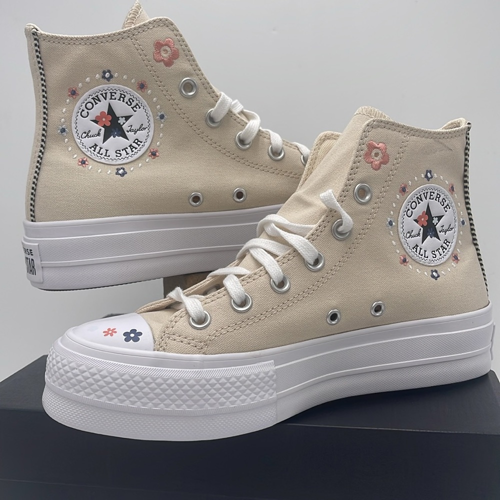 Converse Women's Cream High-Top Platform Sneakers A14265C
CTAS LIFT HI
LIGHT DUN - Picture 2 of 16